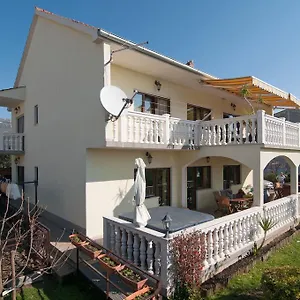 Apartment Corana Kaštela