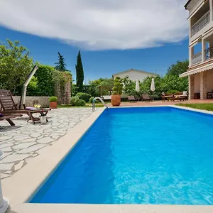 apartments-sinisa.primorje-gorskikotar.com/